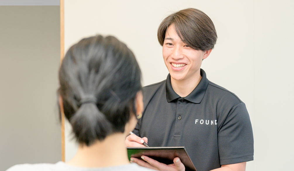 トレーナーが指導している様子